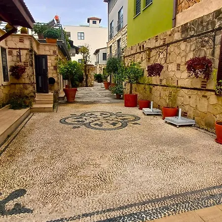 Lovely Garden Flat With Patio Near Hadrian's Gate * Antalya