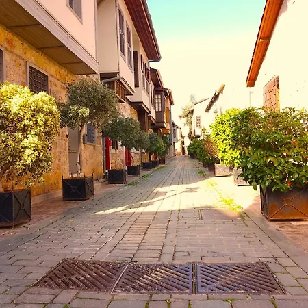Apartment Lovely Garden Flat With Patio Near Hadrian's Gate