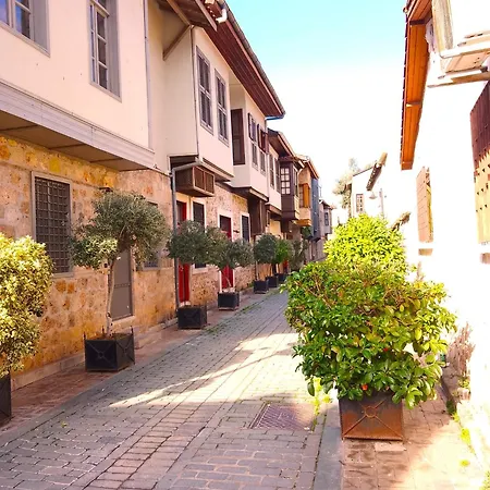 Apartment Lovely Garden Flat With Patio Near Hadrian's Gate Antalya